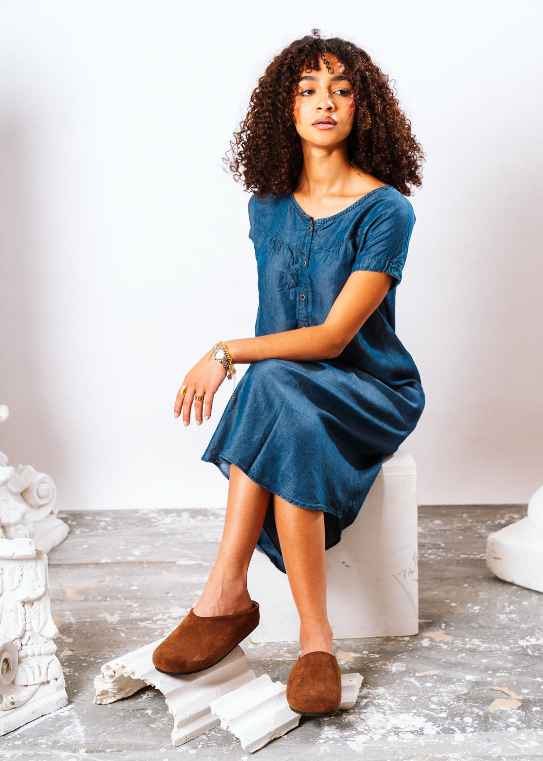 Minimalist Rounded-Toe Clogs - brown