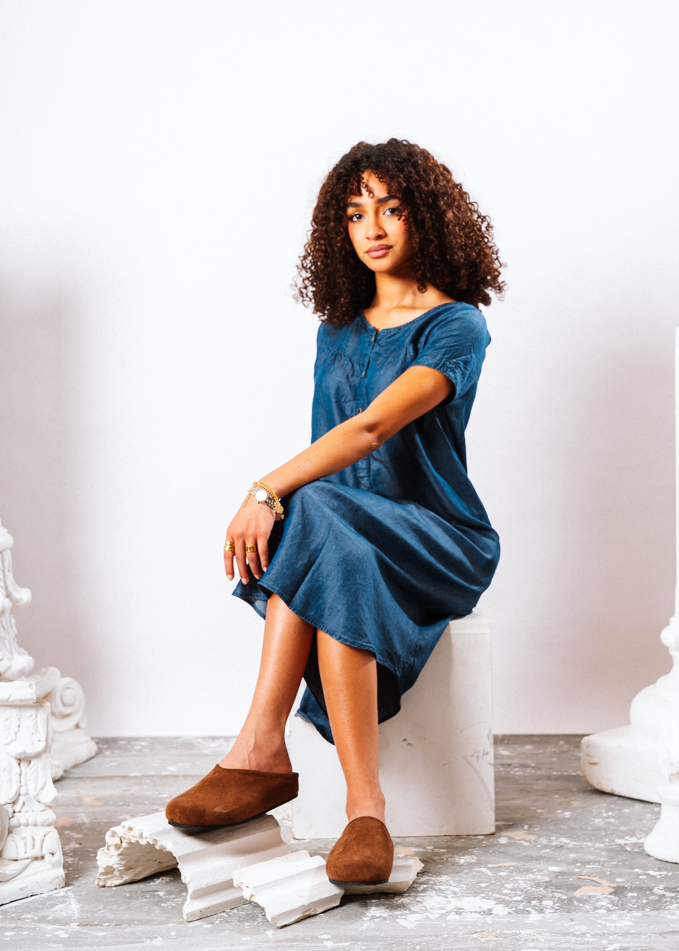 Minimalist Rounded-Toe Clogs - brown