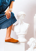 Load image into Gallery viewer, Minimalist Rounded-Toe Clogs - camel
