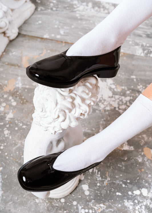 Glossy V-Cut Patent Ballerinas - black