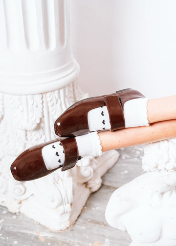 Wide-Strap Glossy Comfort Flats - brown