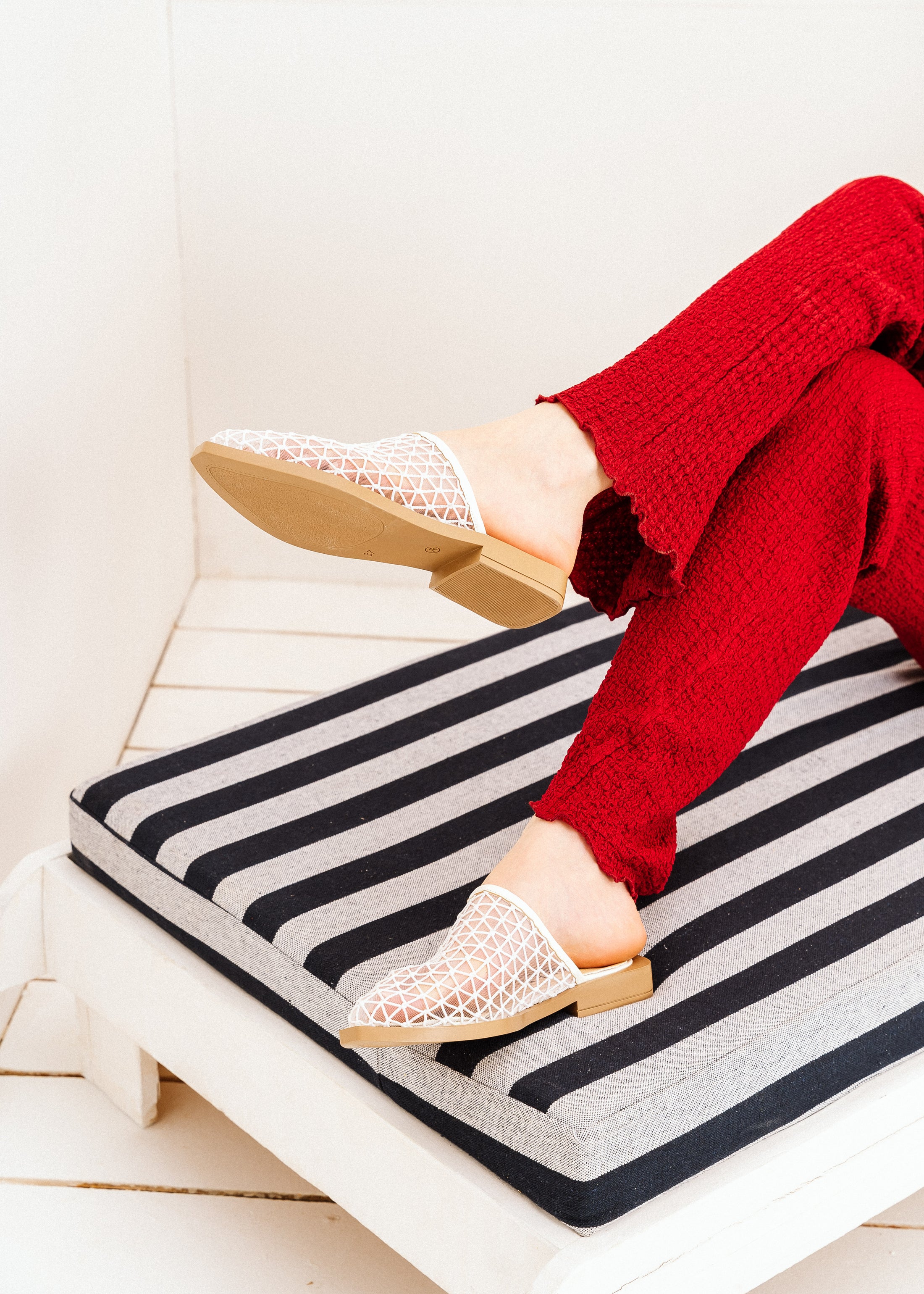 Geometric Mesh Mules - white