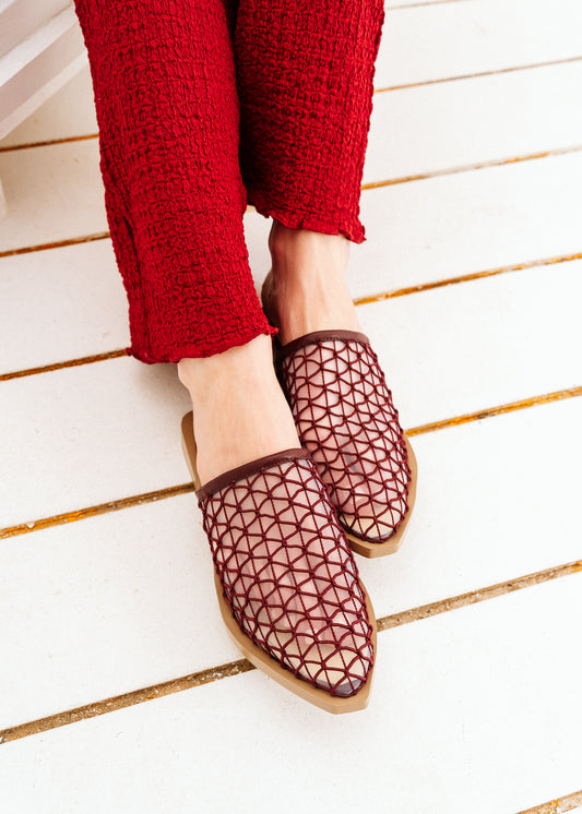 Geometric Mesh Mules - maroon