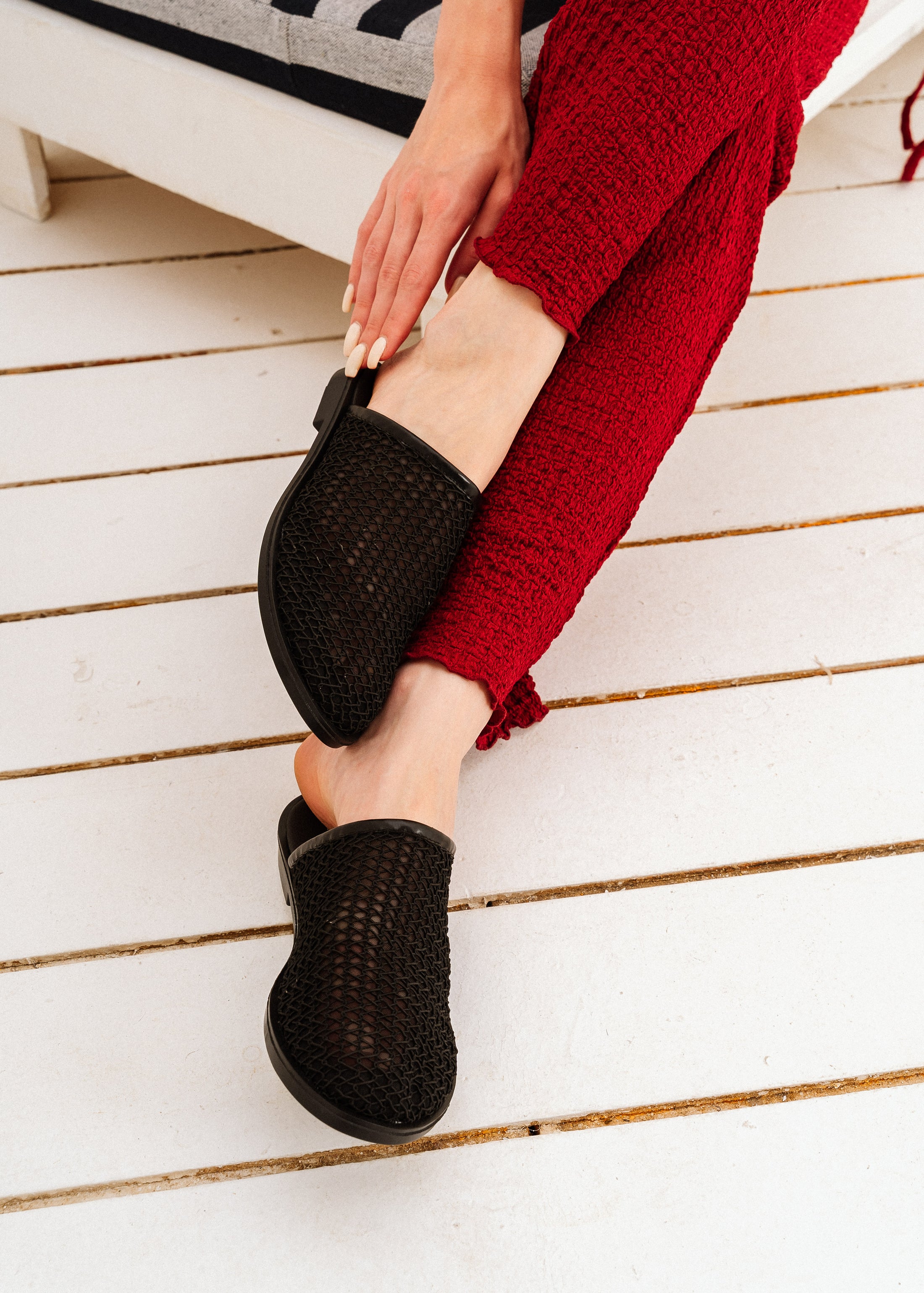 Summer Breeze Woven Mules - black