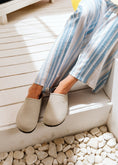 Load image into Gallery viewer, Comfy Slip-On Clogs - light gray
