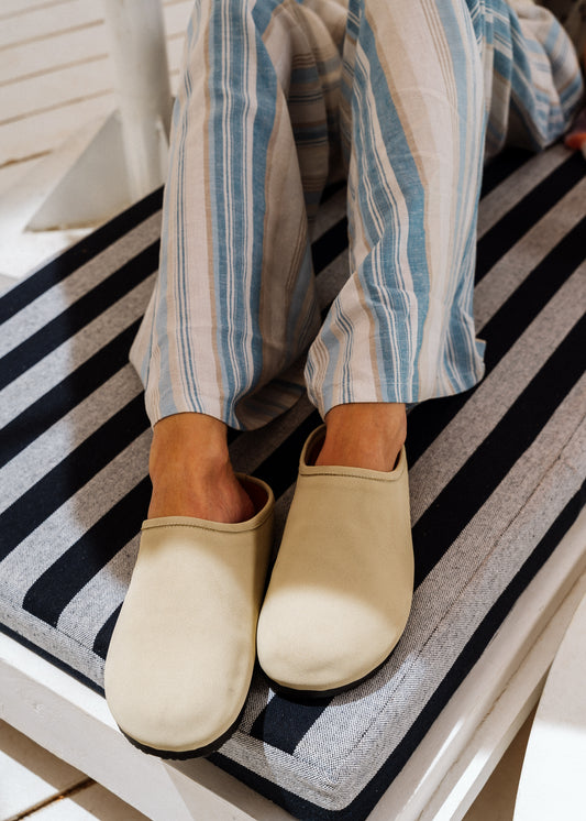 Comfy Slip-On Clogs - beige