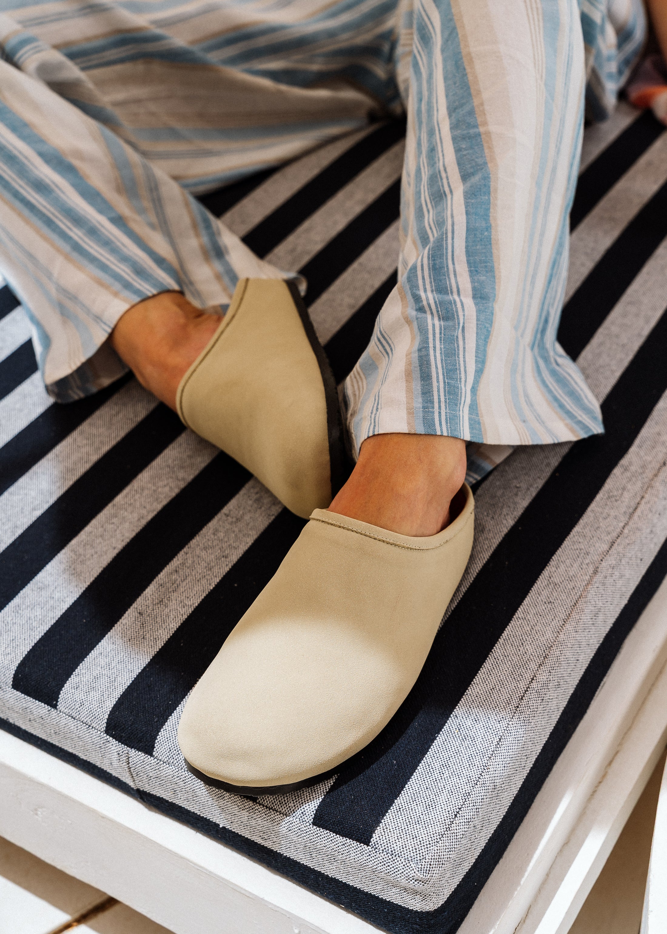 Comfy Slip-On Clogs - beige