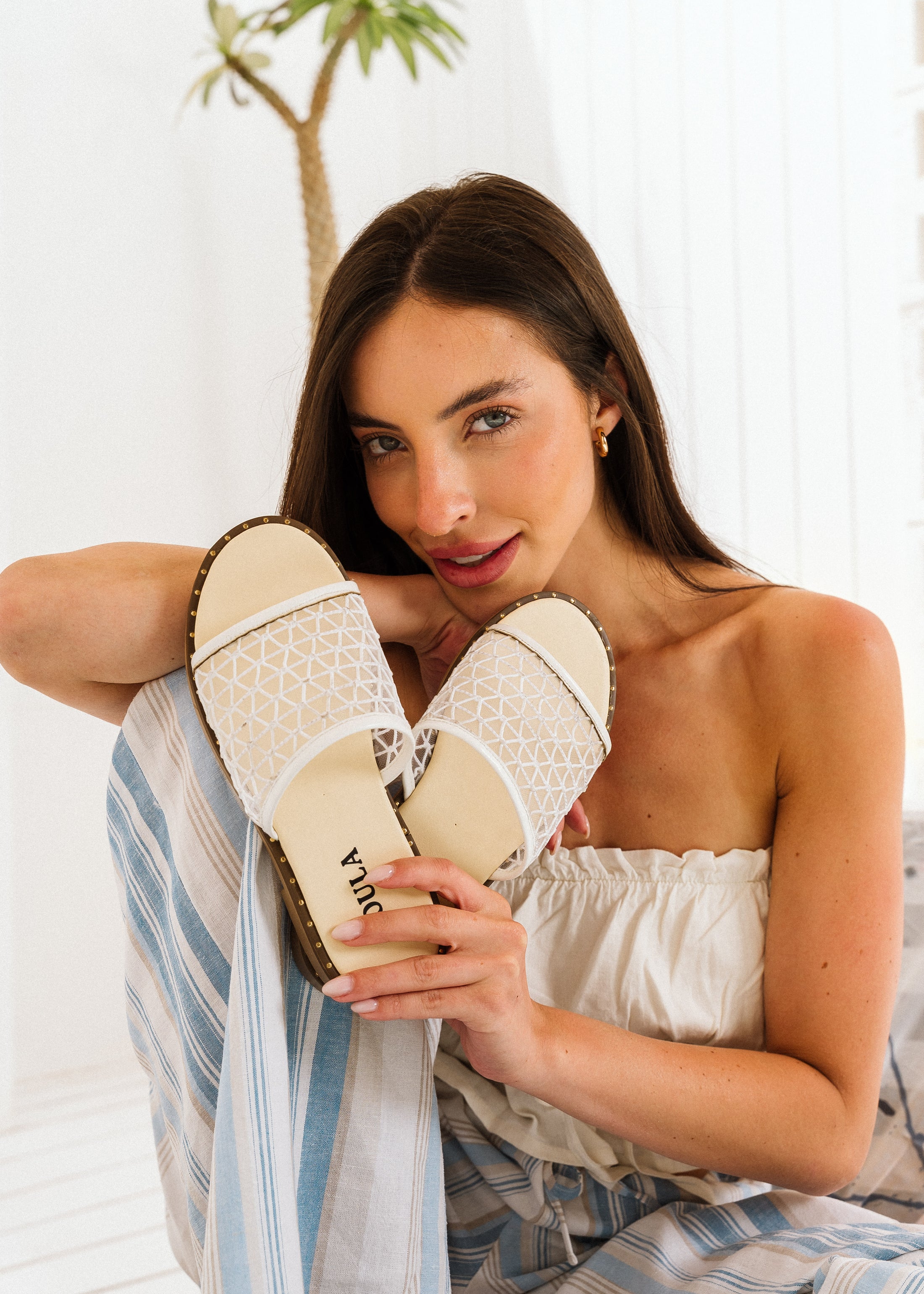 Geometric Mesh Studded Slides - white