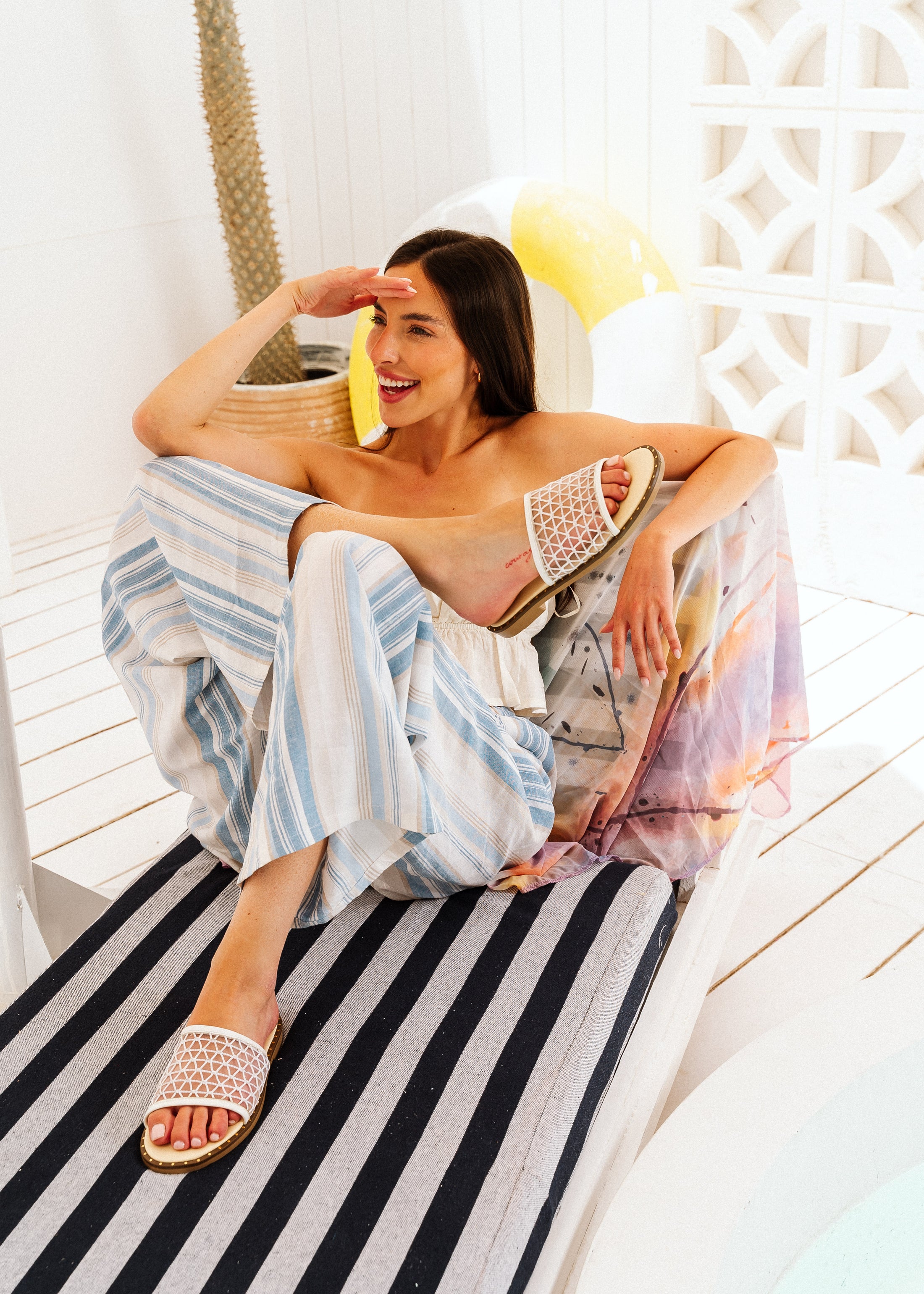 Geometric Mesh Studded Slides - white