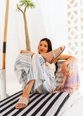 Load image into Gallery viewer, Geometric Mesh Studded Slides - white
