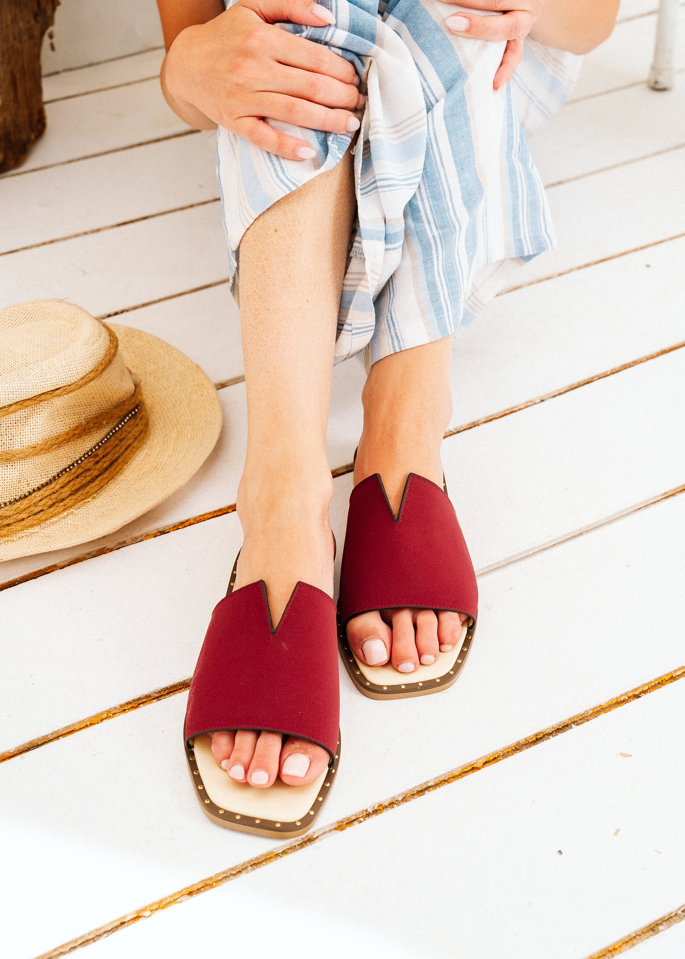 The Riviera V-Cut Slide - red