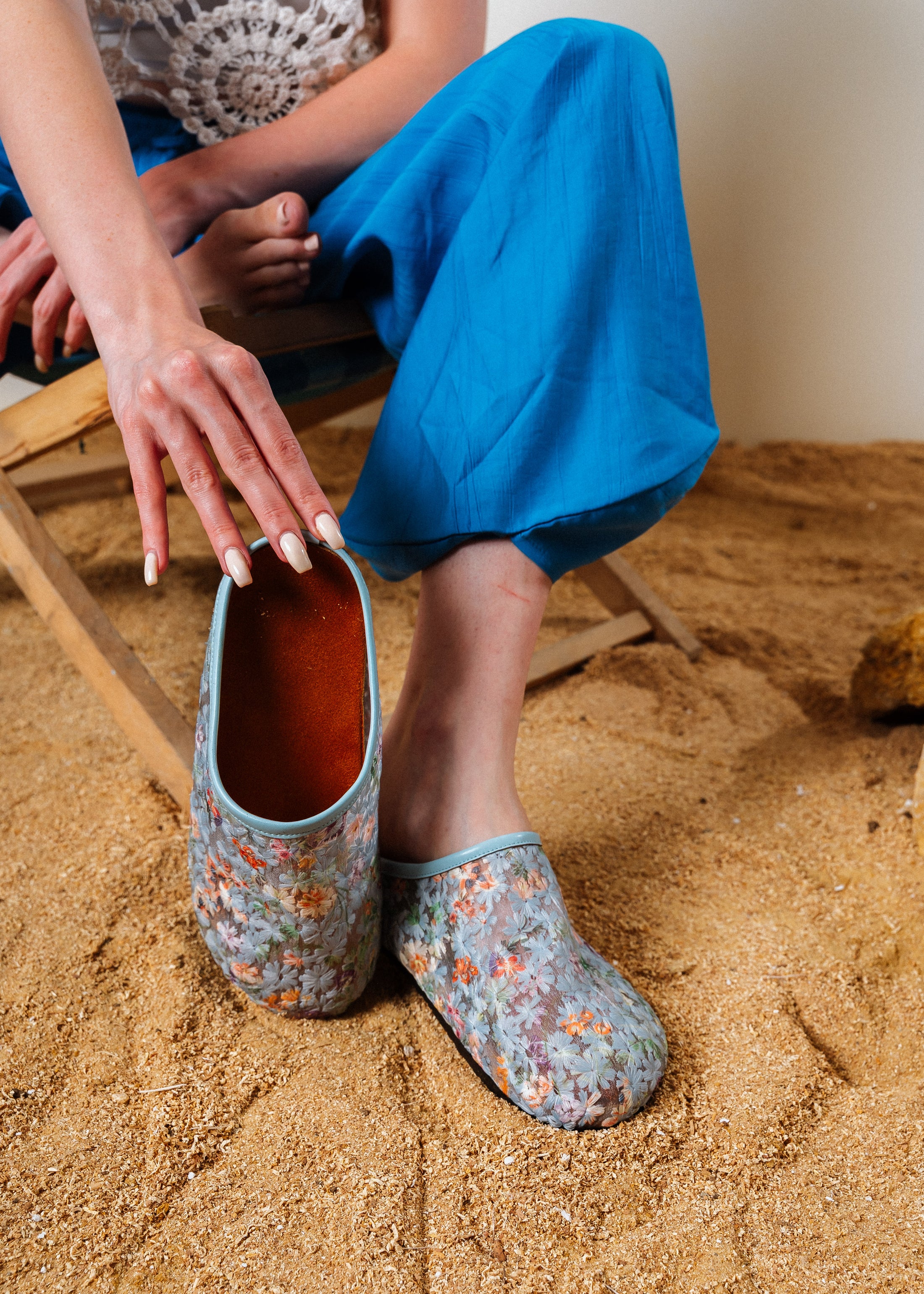 Floral Embroidered Mesh Clogs - blue