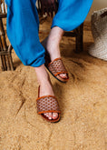 Load image into Gallery viewer, Lattice Net Cork-Sole Slides - camel
