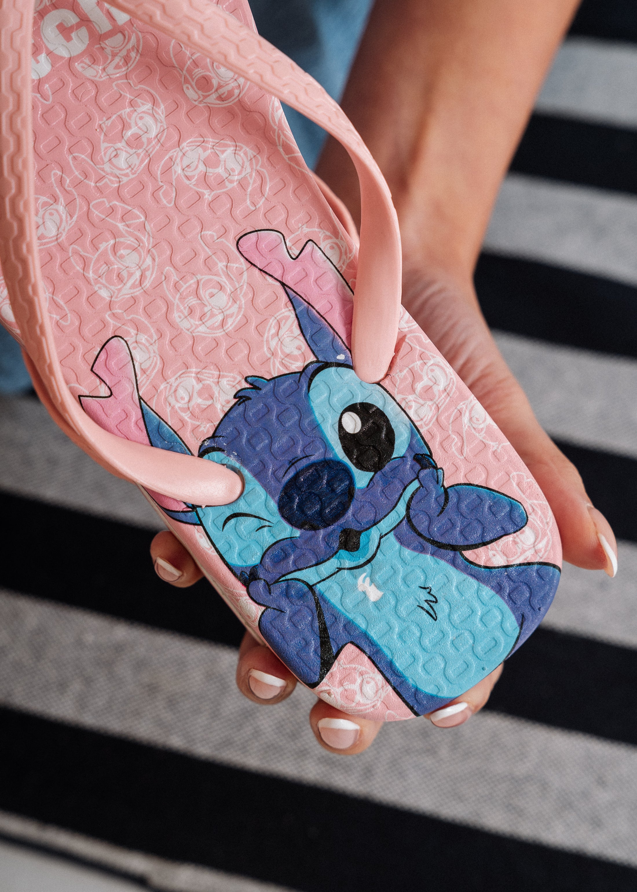 Stitch Print Flip Flops - pink
