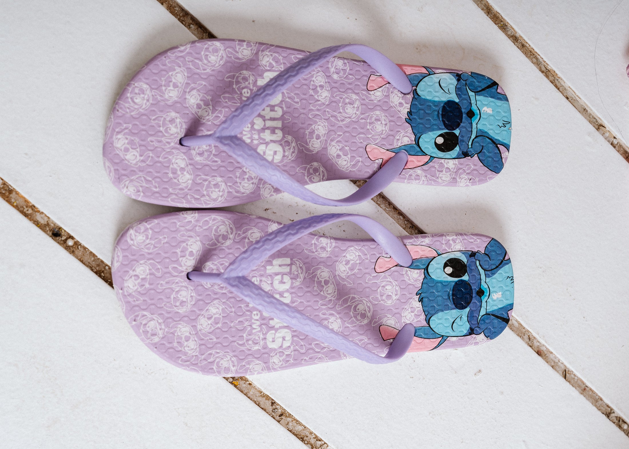 Stitch Print Flip Flops - purple