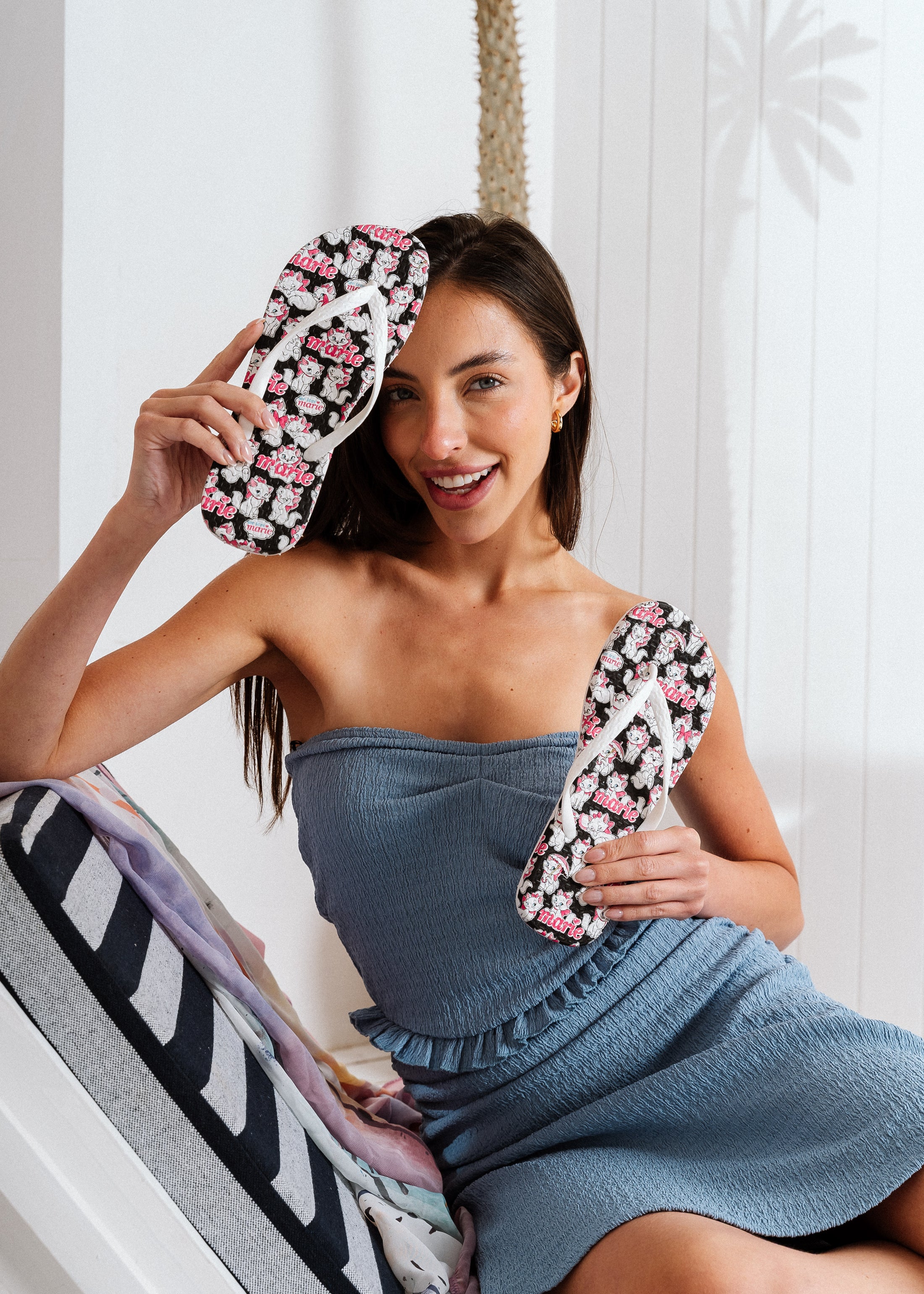 Marie Cat Printed Flip Flops - black