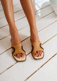 Load image into Gallery viewer, Two-Tone Studded Slide - cafe
