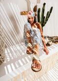 Load image into Gallery viewer, Wave Strap Toe-Loop Slides - beige
