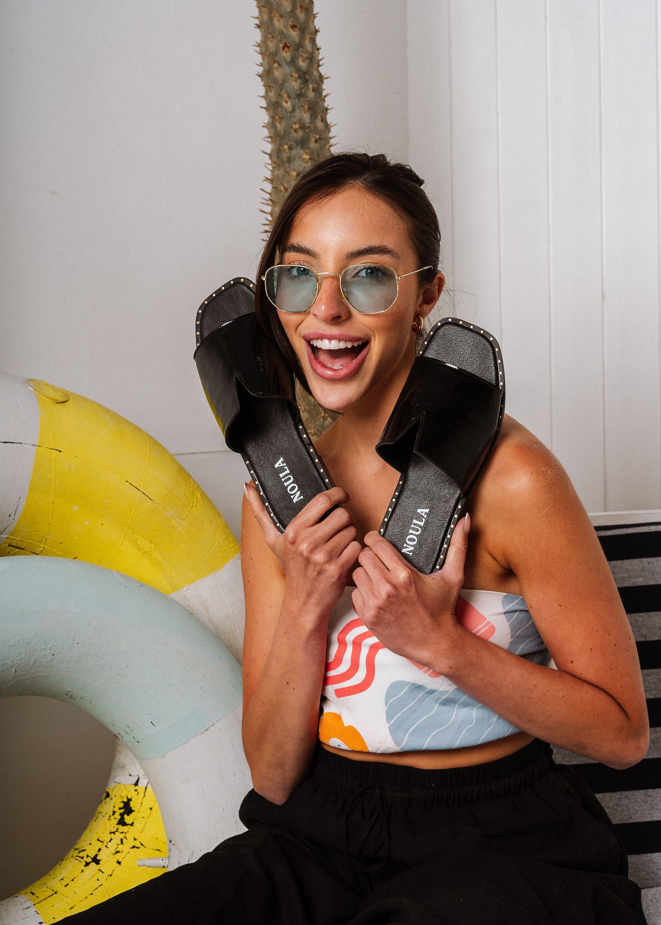 Sleek V-Cut Square Slides - black