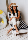 Load image into Gallery viewer, The Basket-Weave Flat -  beige
