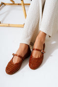 Load image into Gallery viewer, The Basket-Weave Flat -  camel
