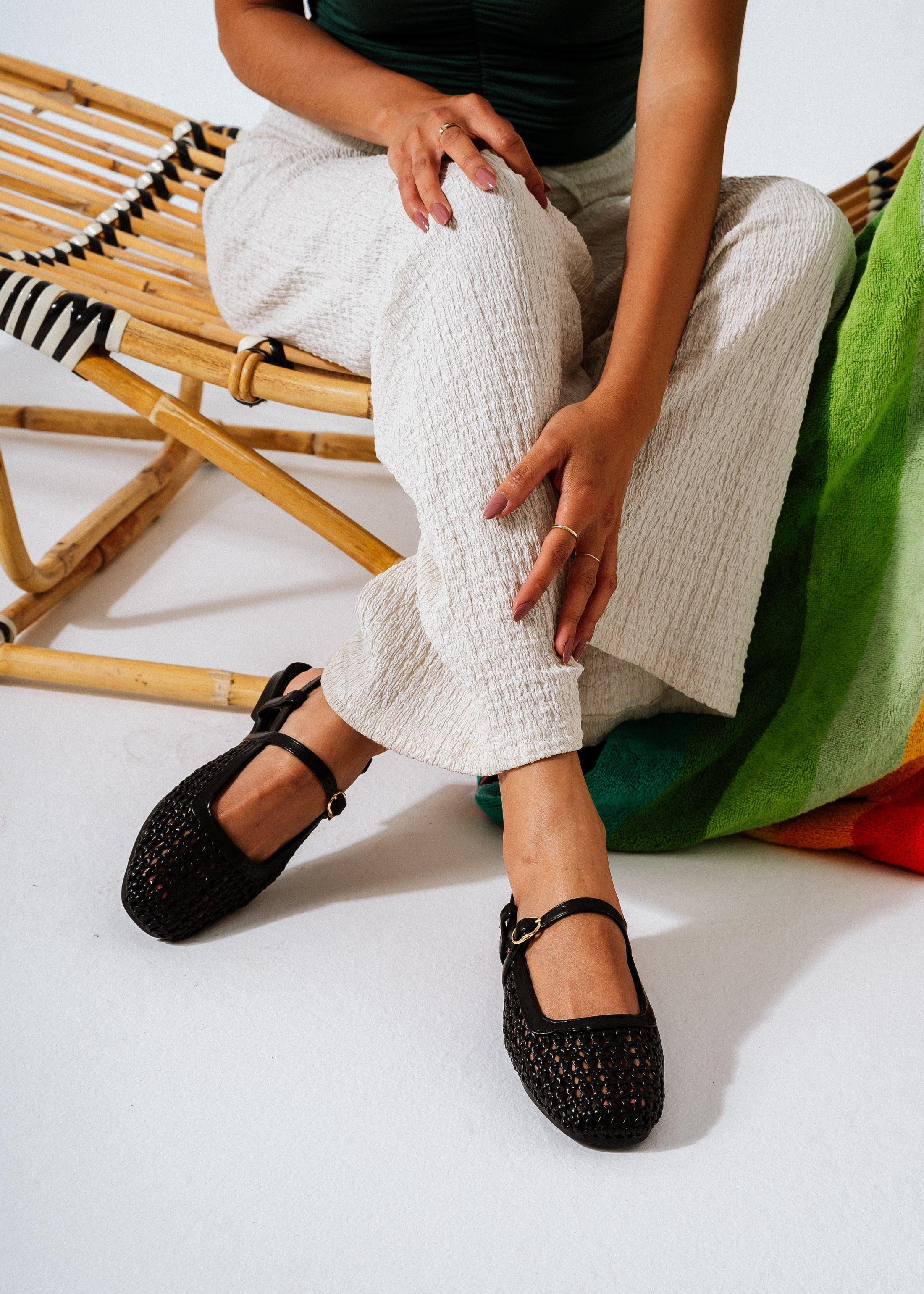 Lattice Flat Sandals - black