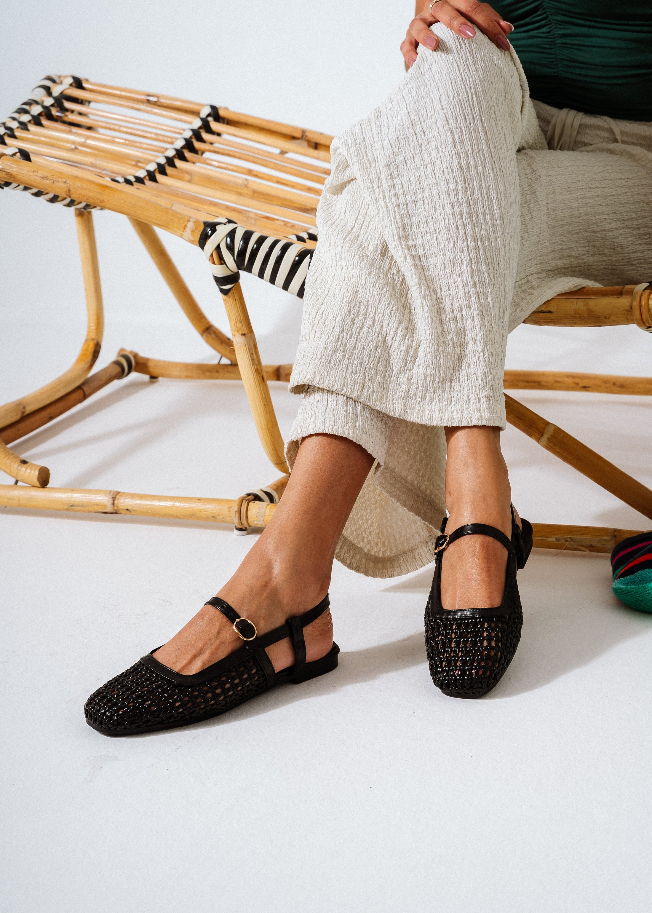 Lattice Flat Sandals - black