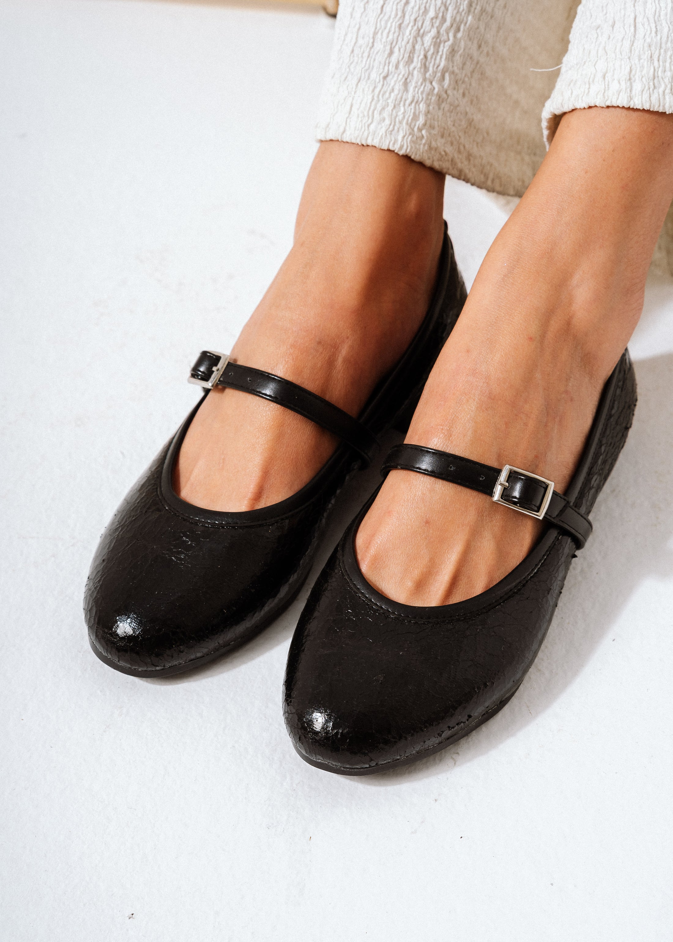 Crackled Metallic Ballet Flats - black