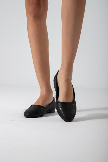 Cracked-Effect Ballet Flat-black