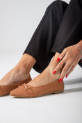 Load image into Gallery viewer, The Meridian Flat-camel
