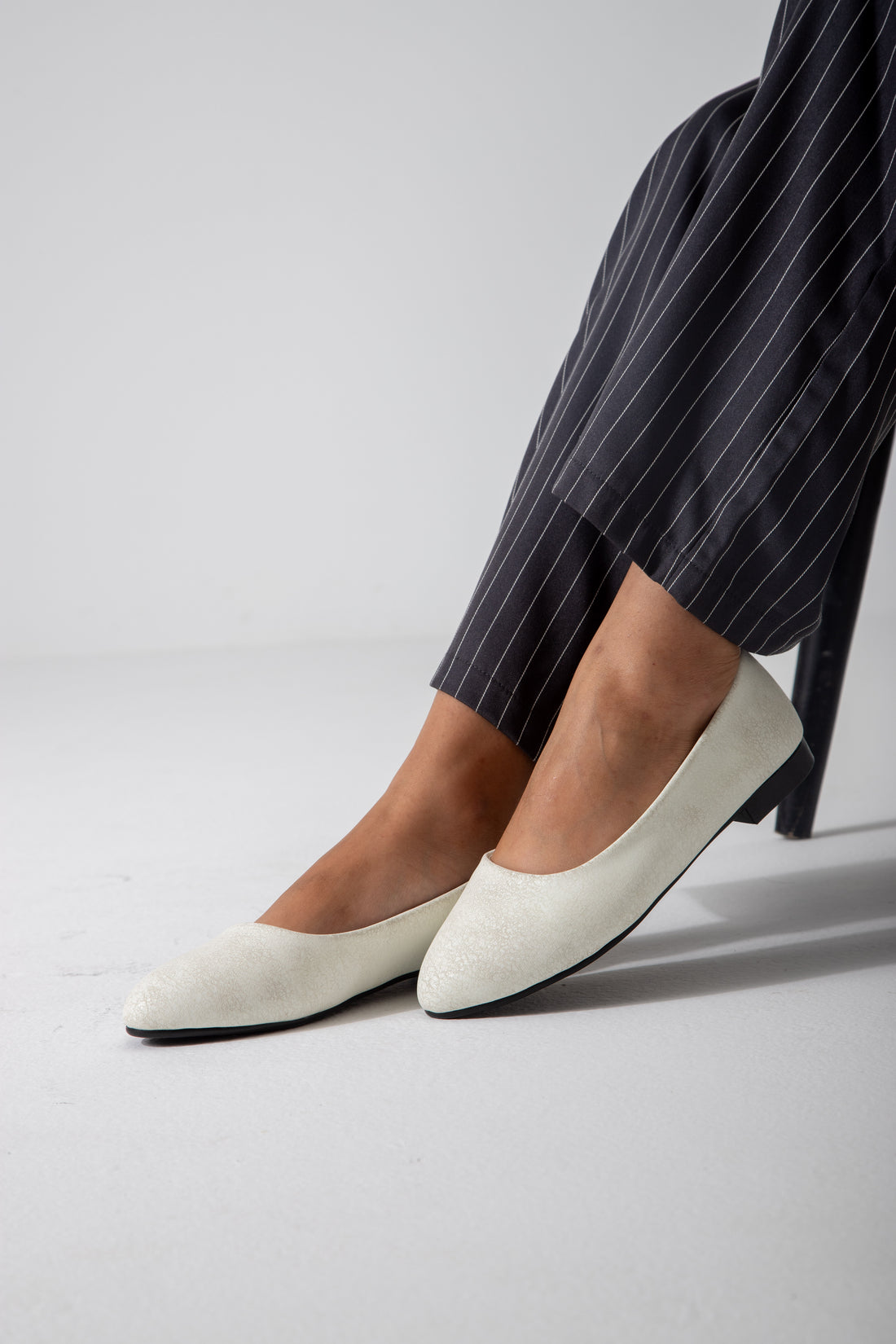 Cracked-Effect Ballet Flat-white