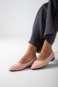 Load image into Gallery viewer, Cracked-Effect Ballet Flat-pink
