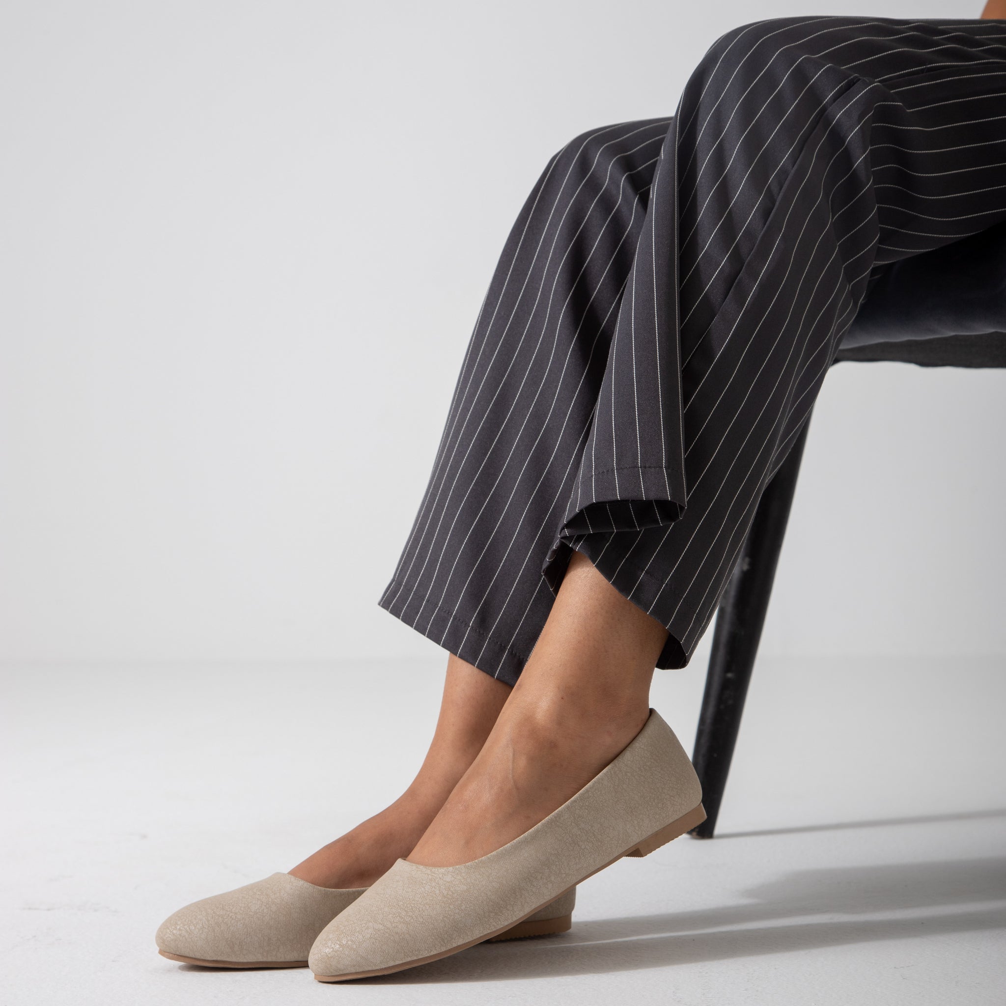 Cracked-Effect Ballet Flat-beige