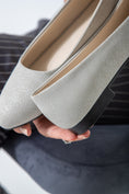 Load image into Gallery viewer, Cracked-Effect Ballet Flat-gray

