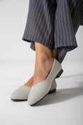 Load image into Gallery viewer, Cracked-Effect Ballet Flat-gray
