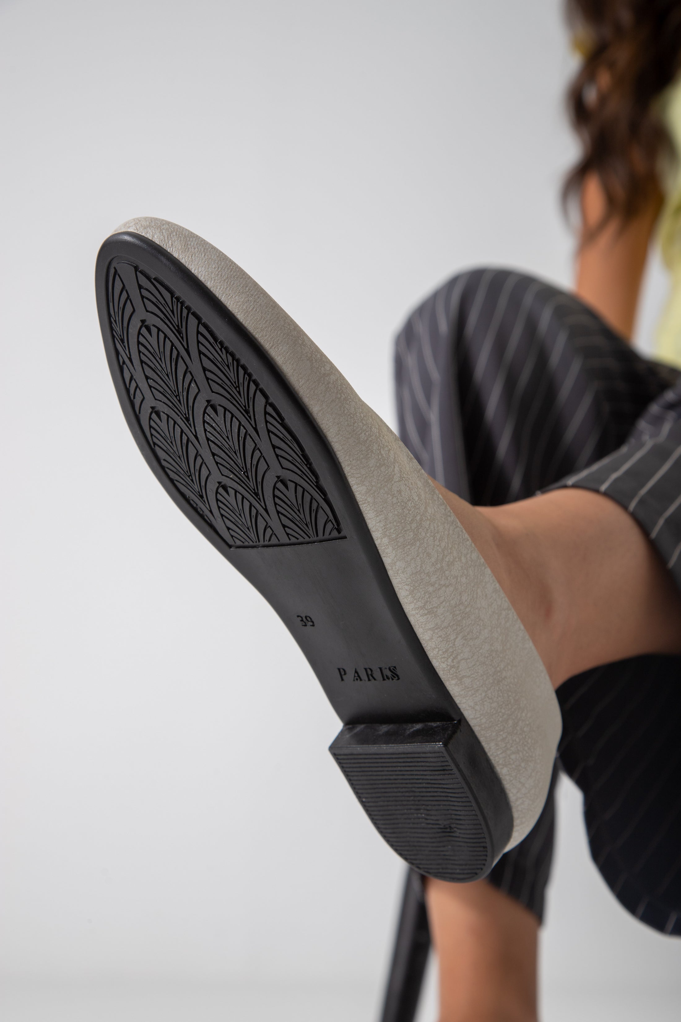 Cracked-Effect Ballet Flat-gray