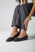Load image into Gallery viewer, Cracked-Effect Ballet Flat-black
