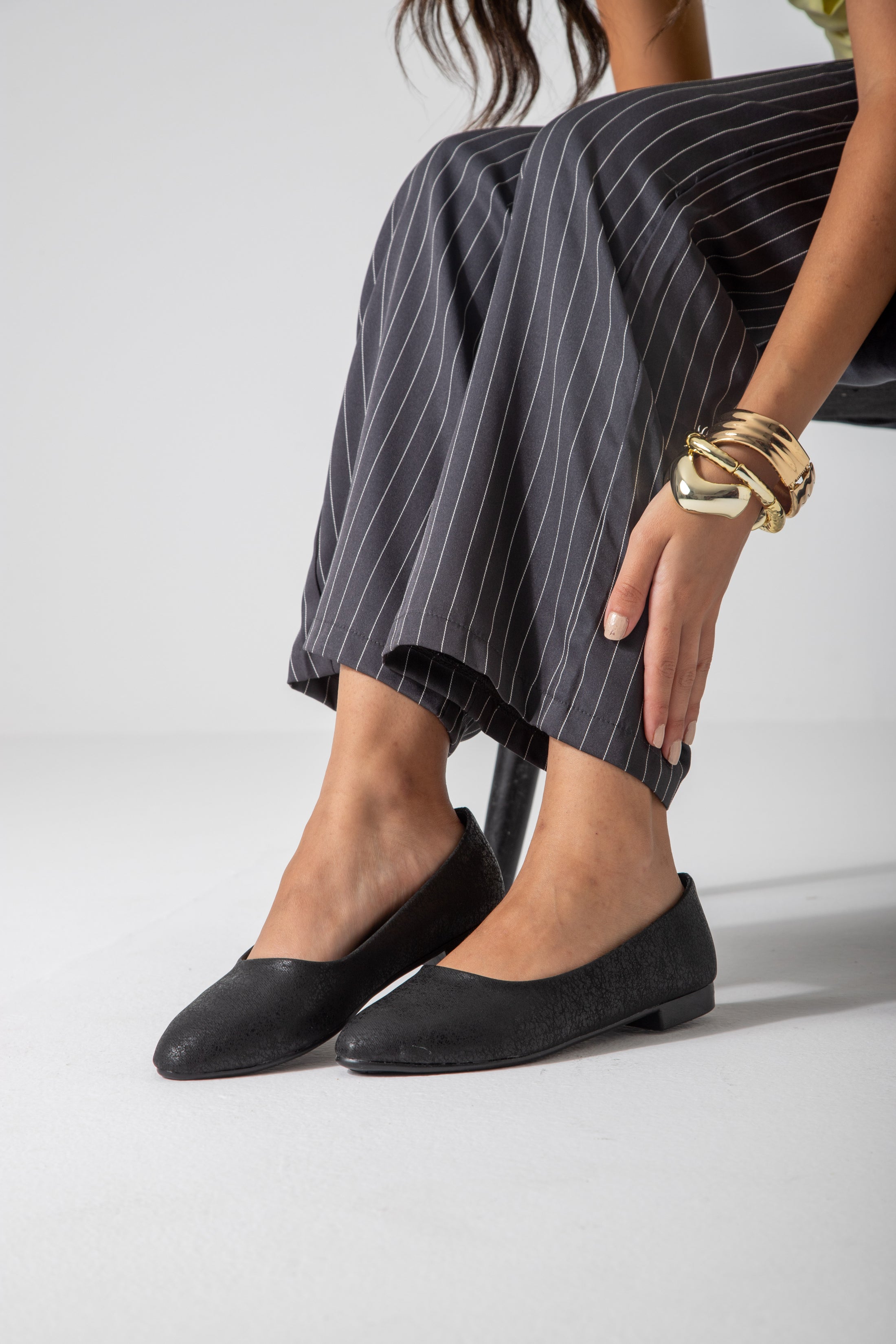 Cracked-Effect Ballet Flat-black