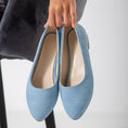 Load image into Gallery viewer, Cracked-Effect Ballet Flat-blue
