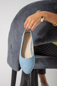 Load image into Gallery viewer, Cracked-Effect Ballet Flat-blue
