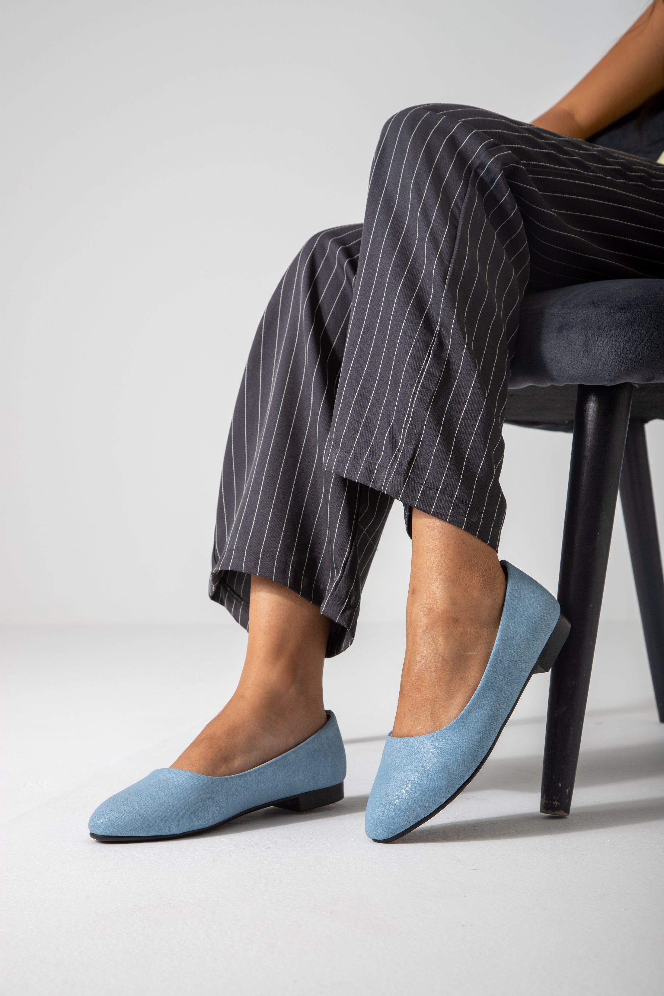 Cracked-Effect Ballet Flat-blue
