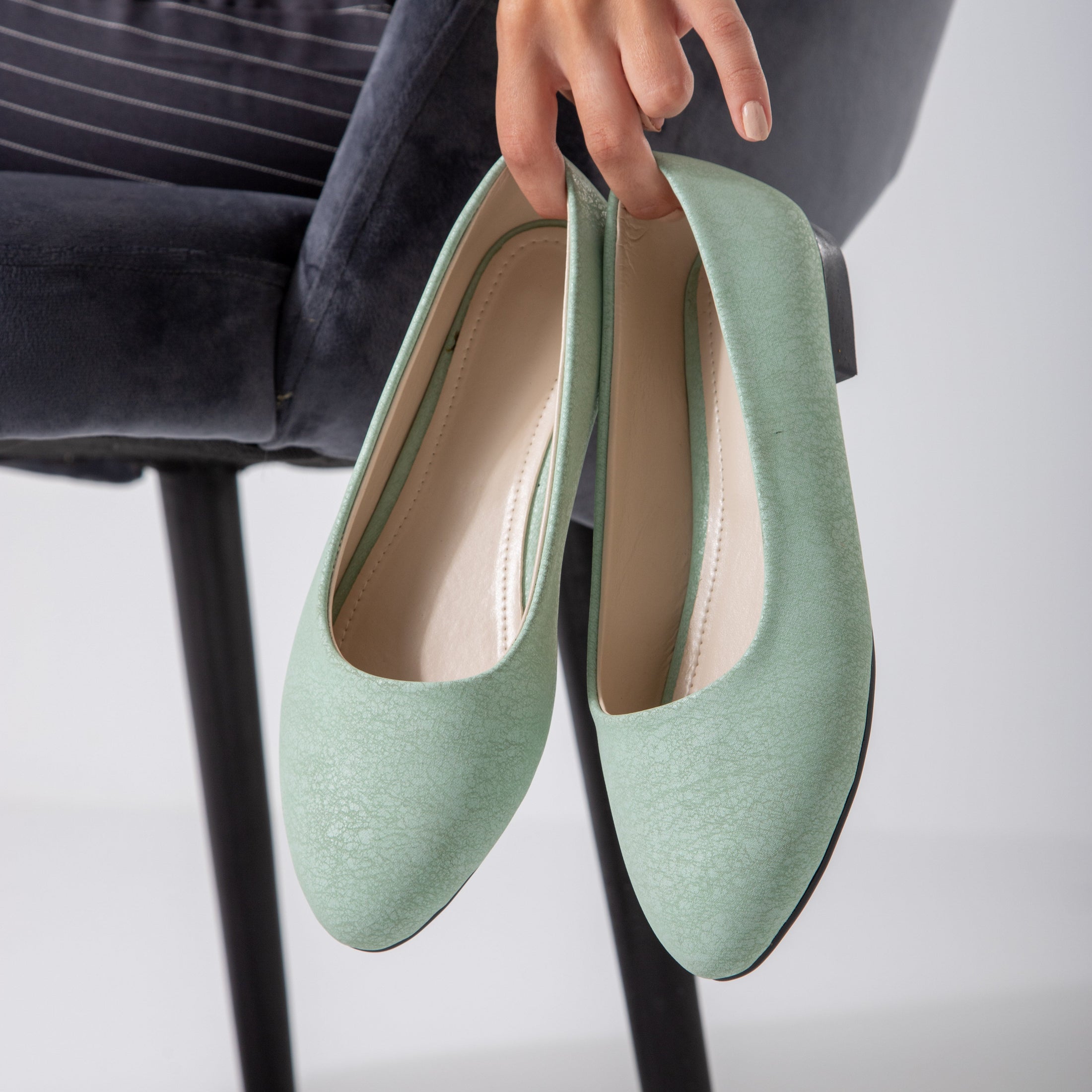 Cracked-Effect Ballet Flat-green