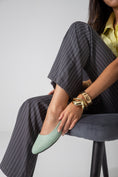 Load image into Gallery viewer, Cracked-Effect Ballet Flat-green
