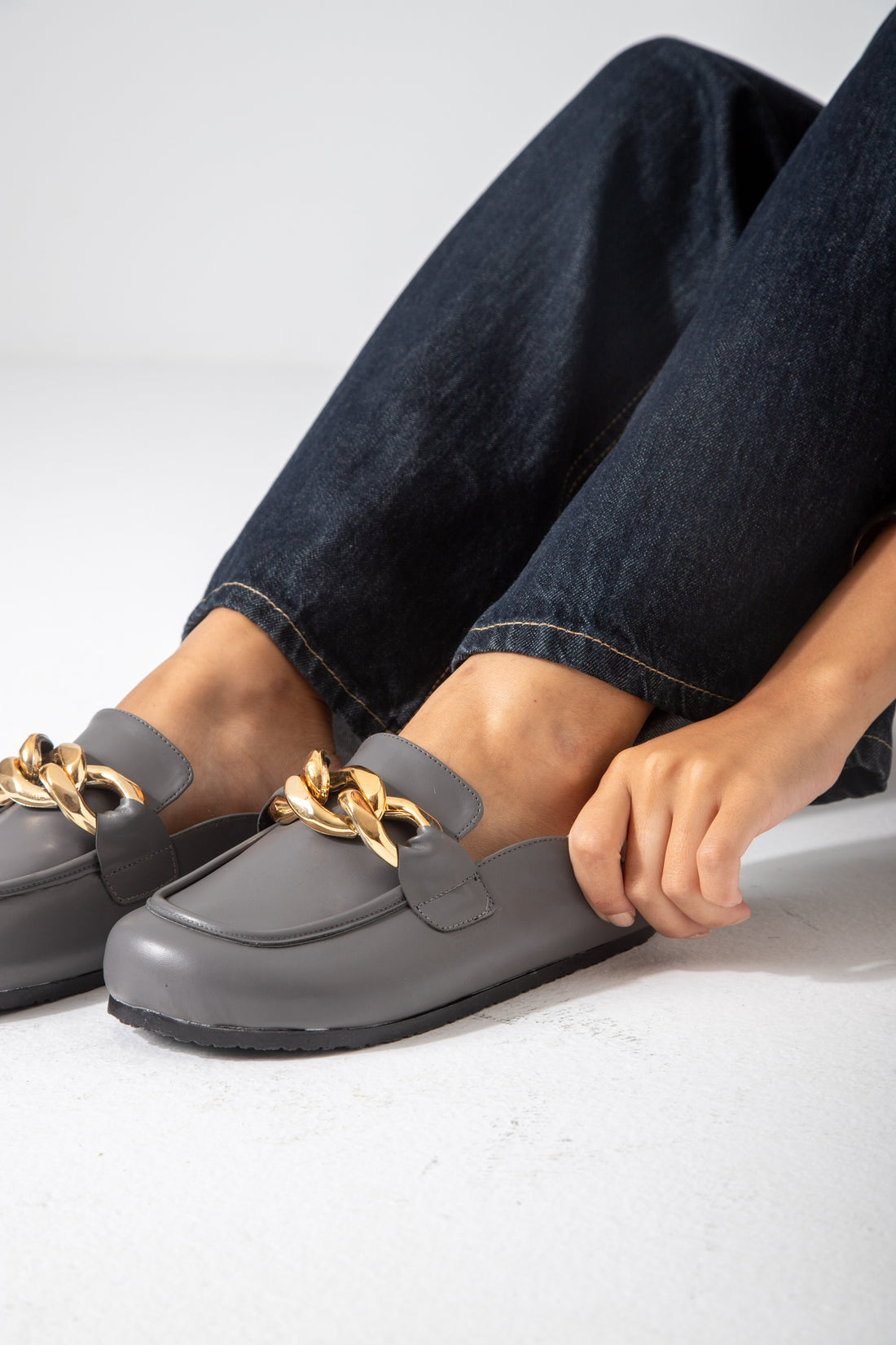 Chain-Detail Clog-gray