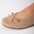 Load image into Gallery viewer, Suede-Ballet Flat-beige
