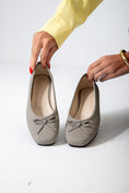 Load image into Gallery viewer, The Textured Ballet Flat-gray
