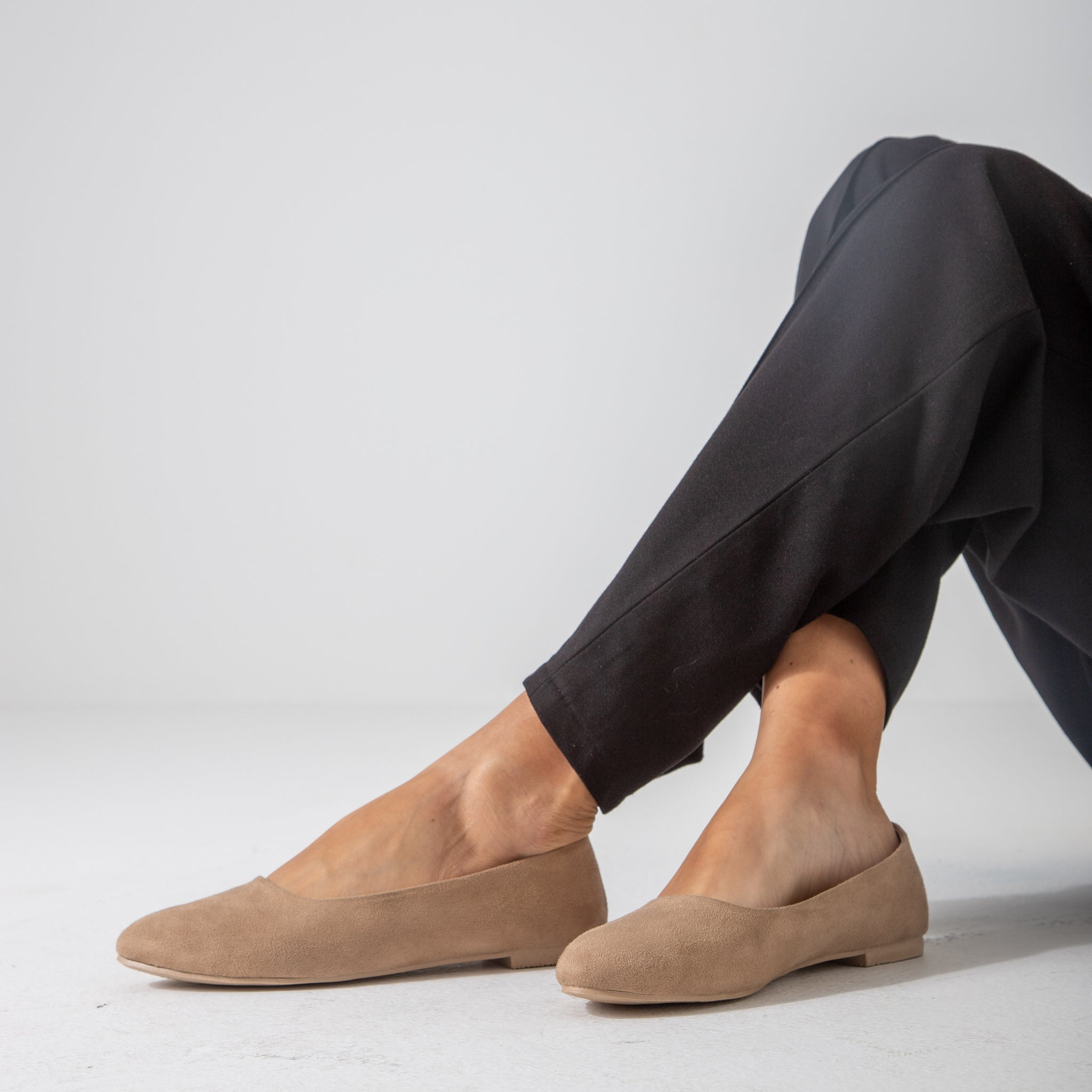 The Chloe Flat-beige