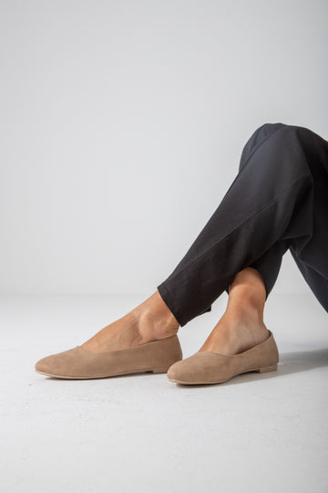 The Chloe Flat-beige