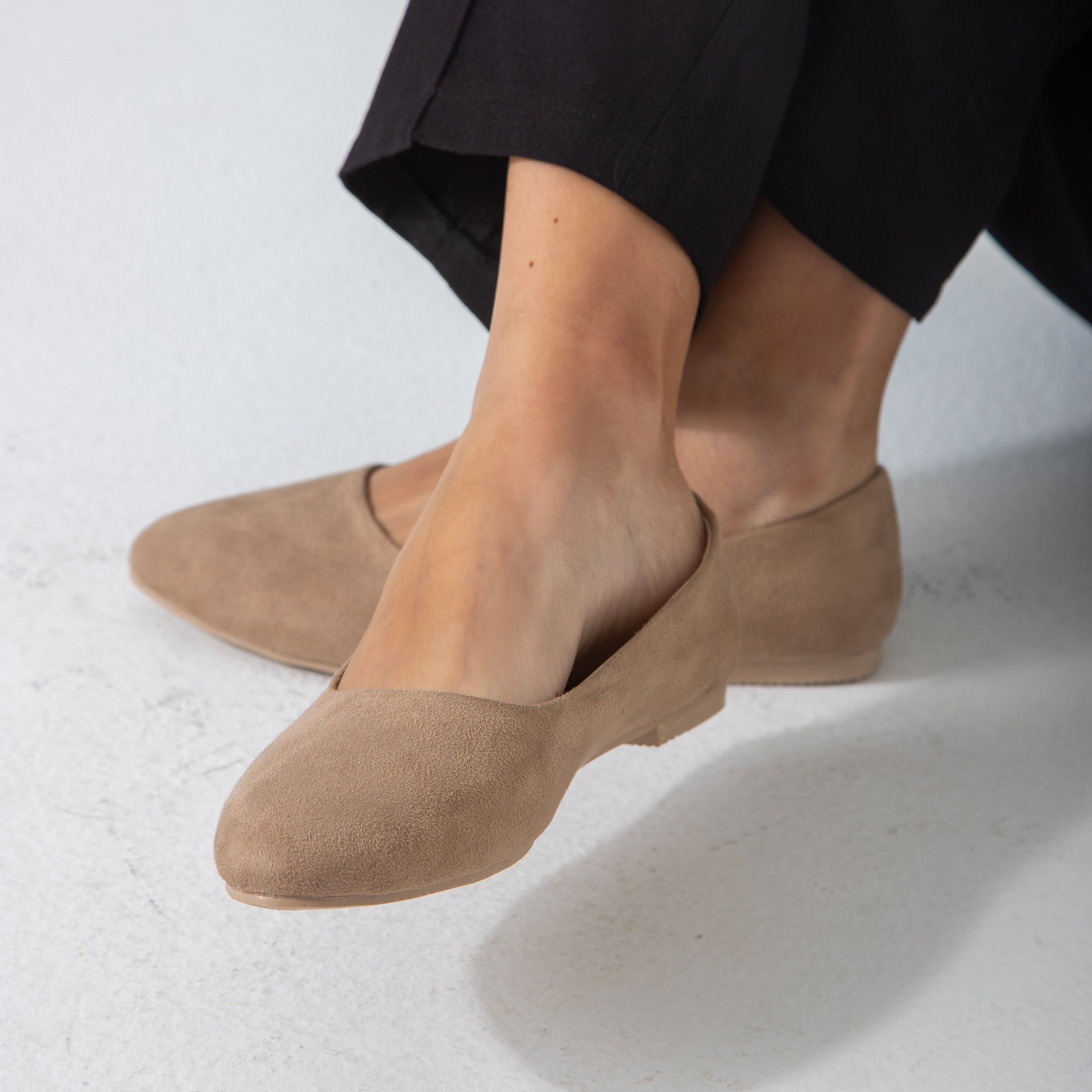The Chloe Flat-beige