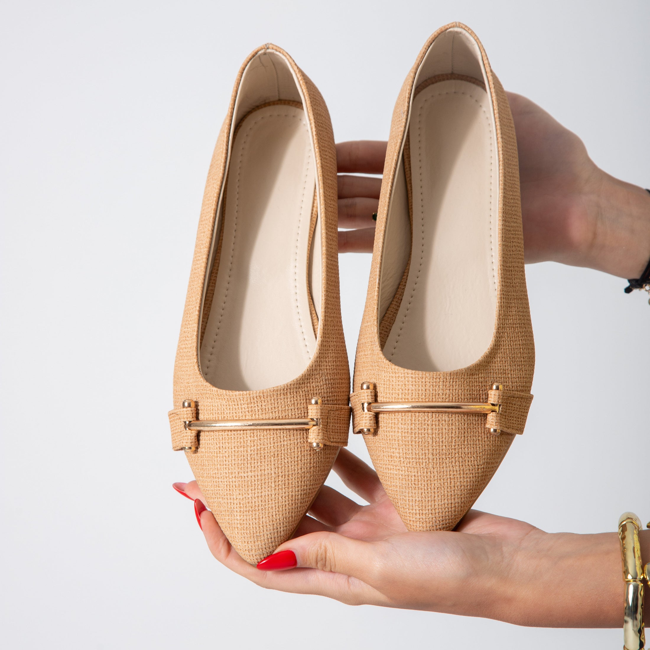 The Meridian Flat-beige